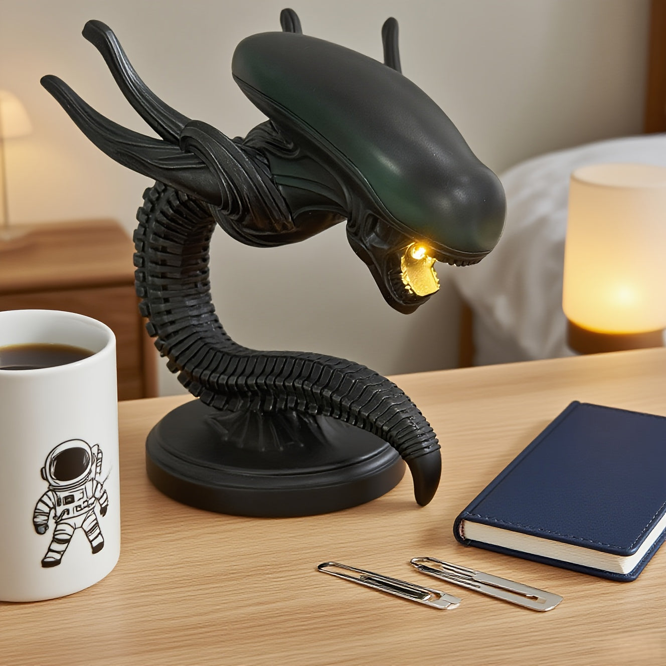 Moktan Sabai USB Alien Head Lamp – Sci-Fi Resin Desk Light for Bedroom, Office & Halloween Decor
