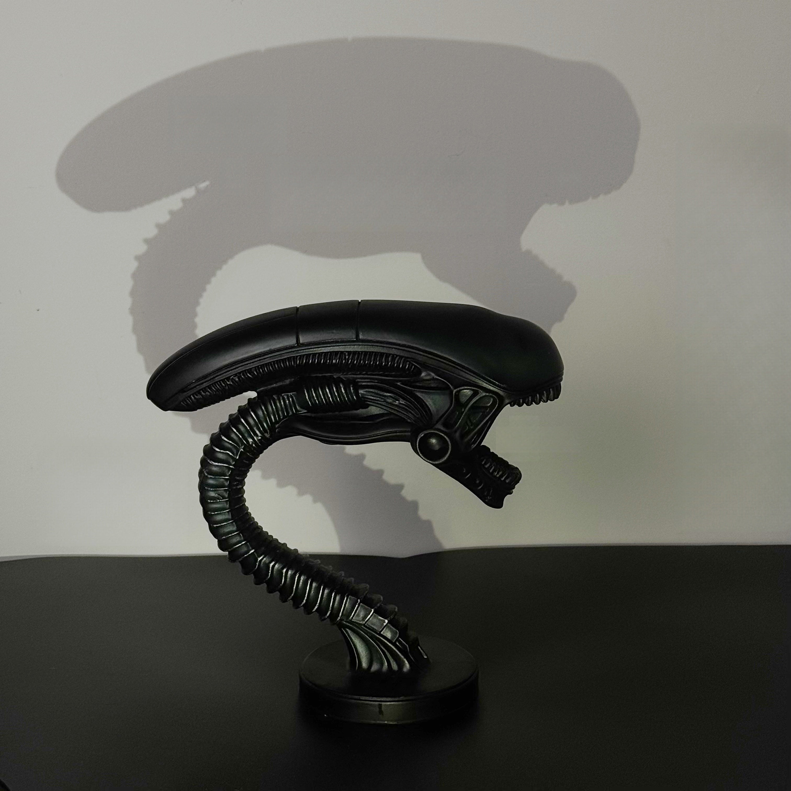 Moktan Sabai USB Alien Head Lamp – Sci-Fi Resin Desk Light for Bedroom, Office & Halloween Decor