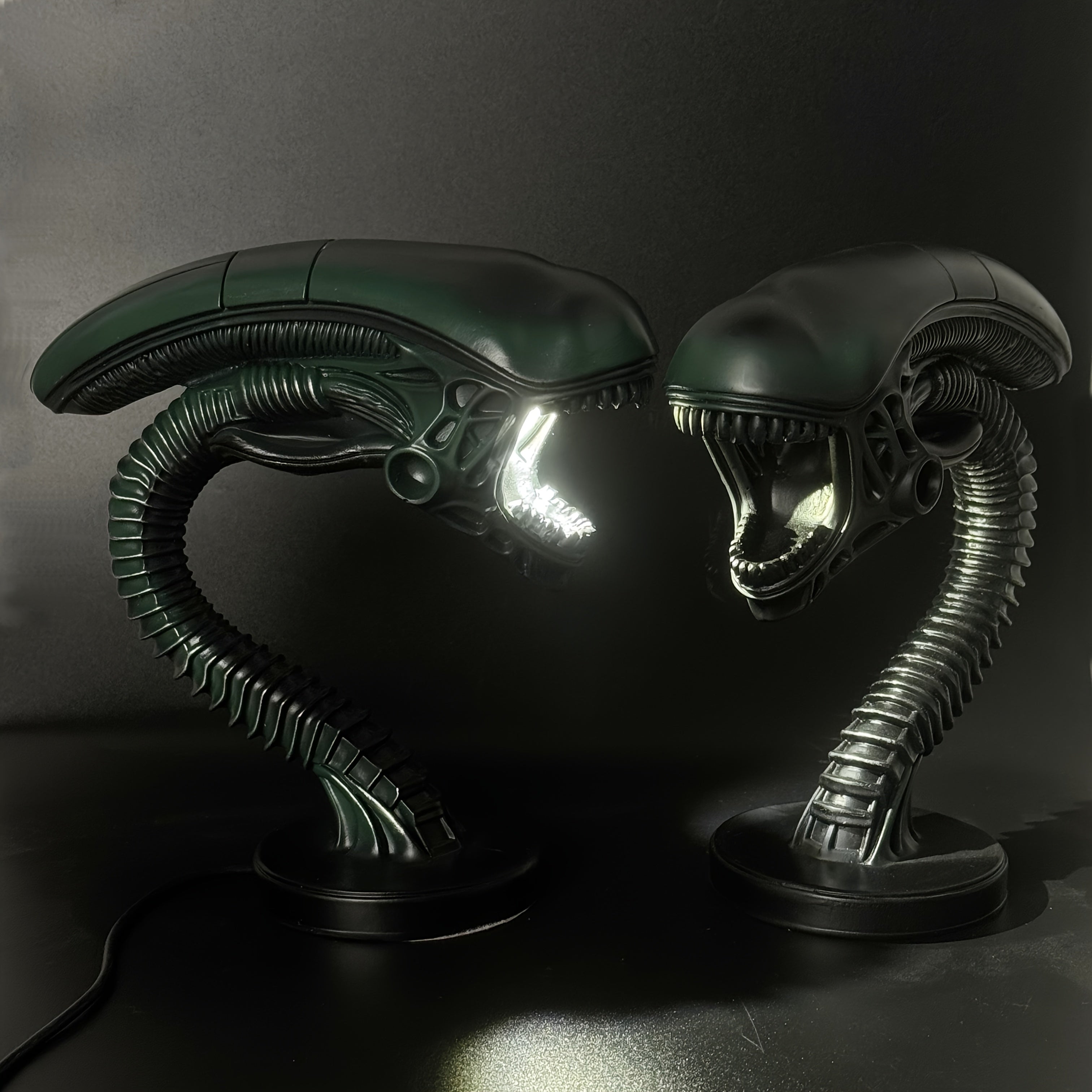 Moktan Sabai USB Alien Head Lamp – Sci-Fi Resin Desk Light for Bedroom, Office & Halloween Decor