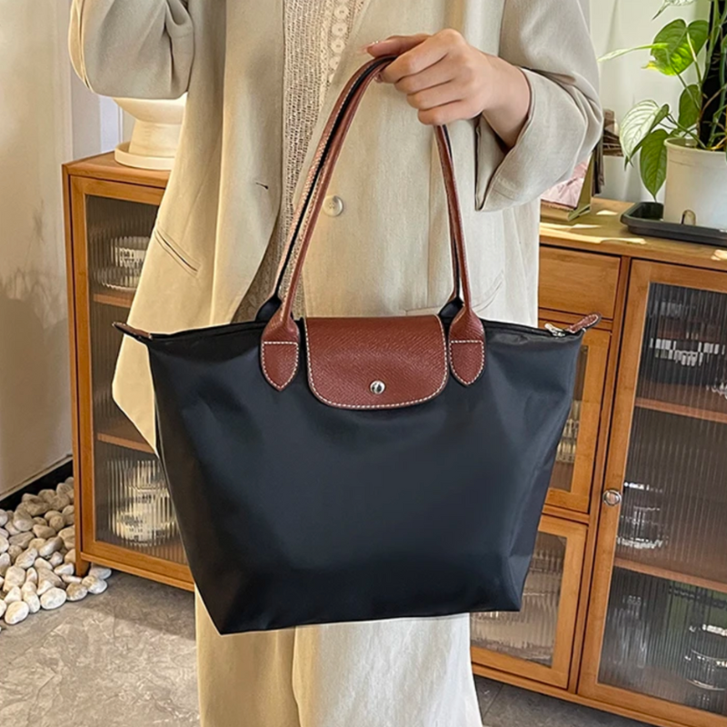 Moktan Sabai Large Classic Shoulder Handbag