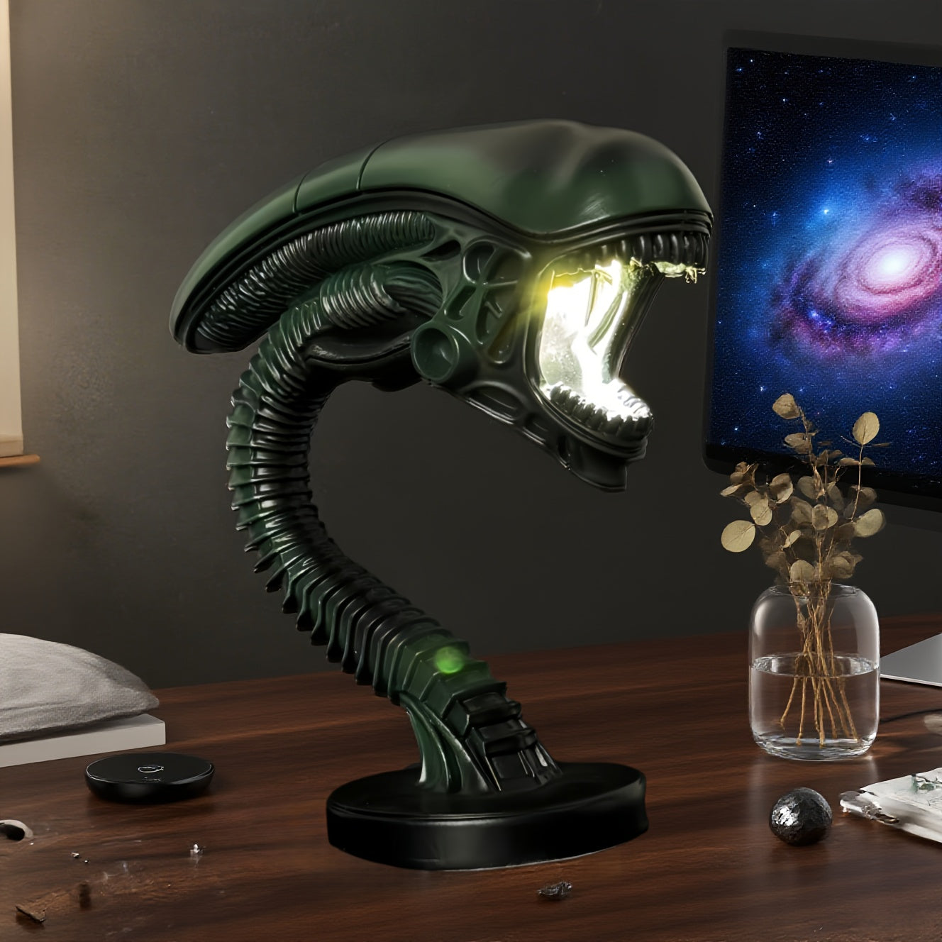 Moktan Sabai USB Alien Head Lamp – Sci-Fi Resin Desk Light for Bedroom, Office & Halloween Decor