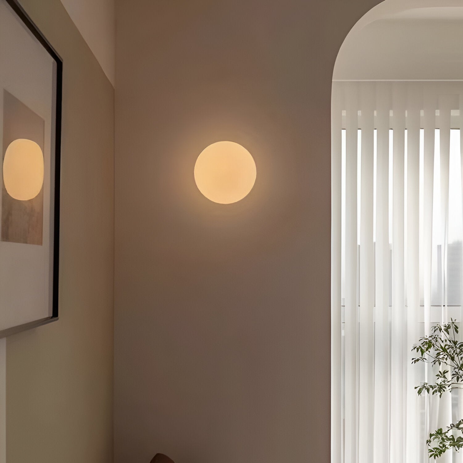 Moktan Sabai Minimalist Round Glass Wall Sconce LED 1-Light