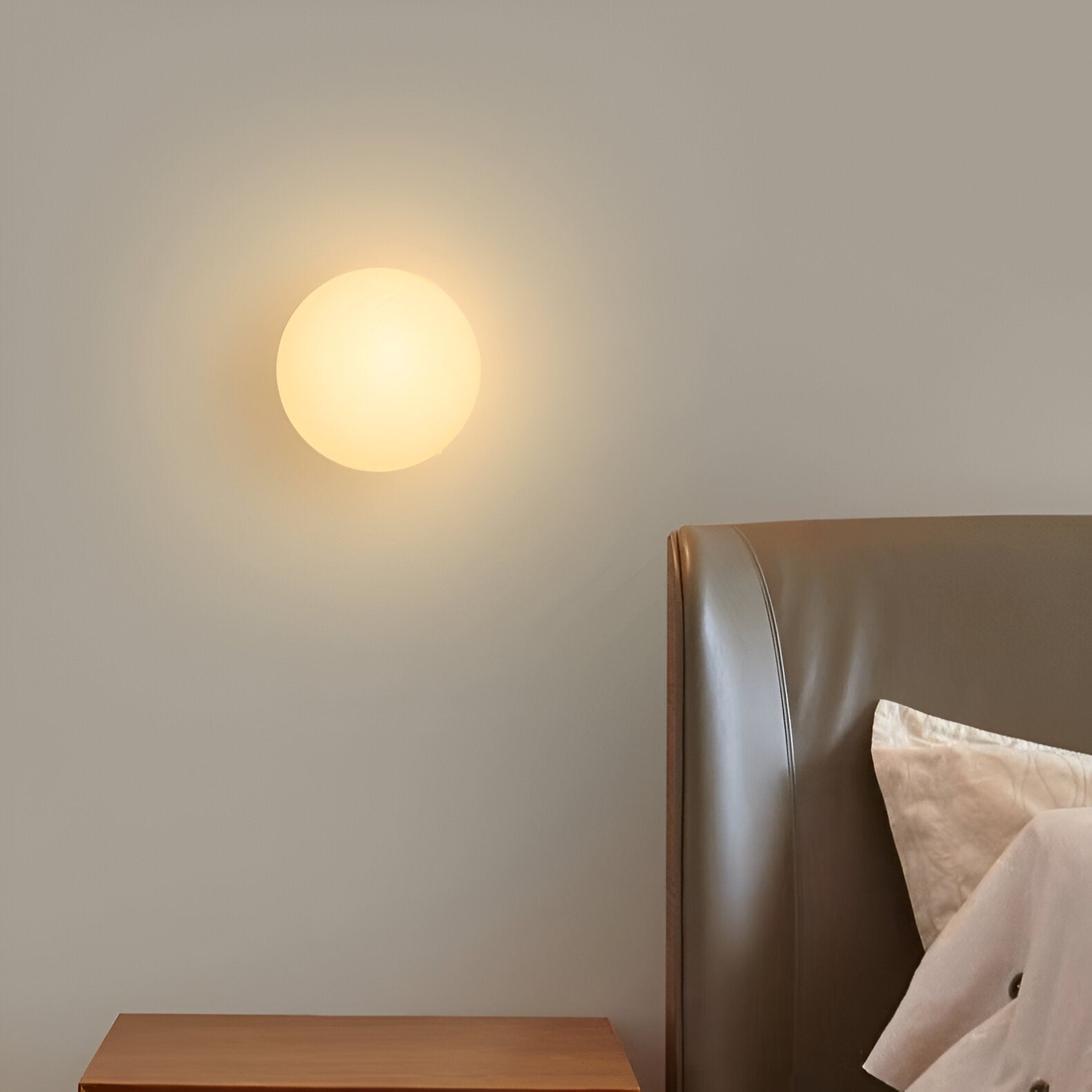 Moktan Sabai Minimalist Round Glass Wall Sconce LED 1-Light