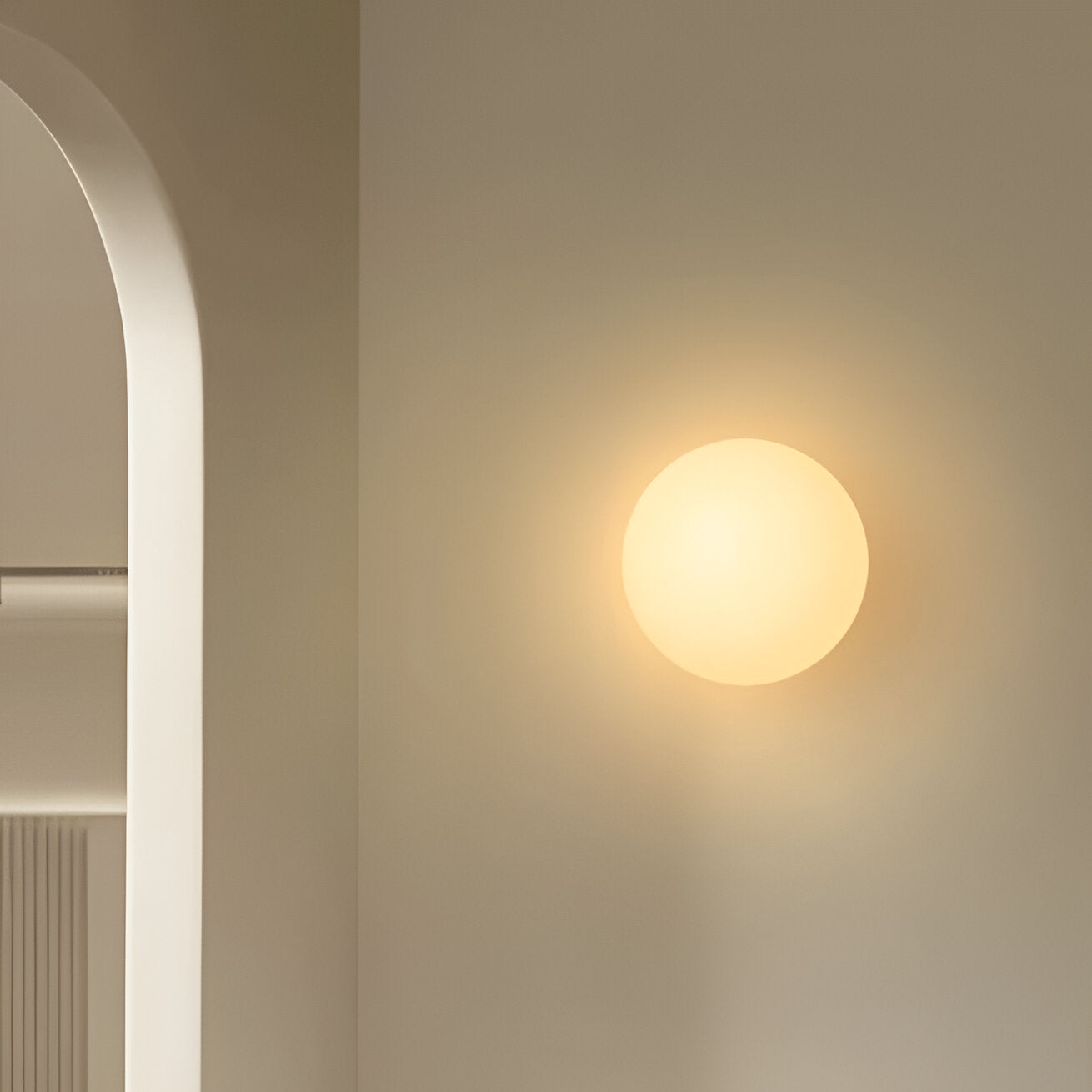 Moktan Sabai Minimalist Round Glass Wall Sconce LED 1-Light