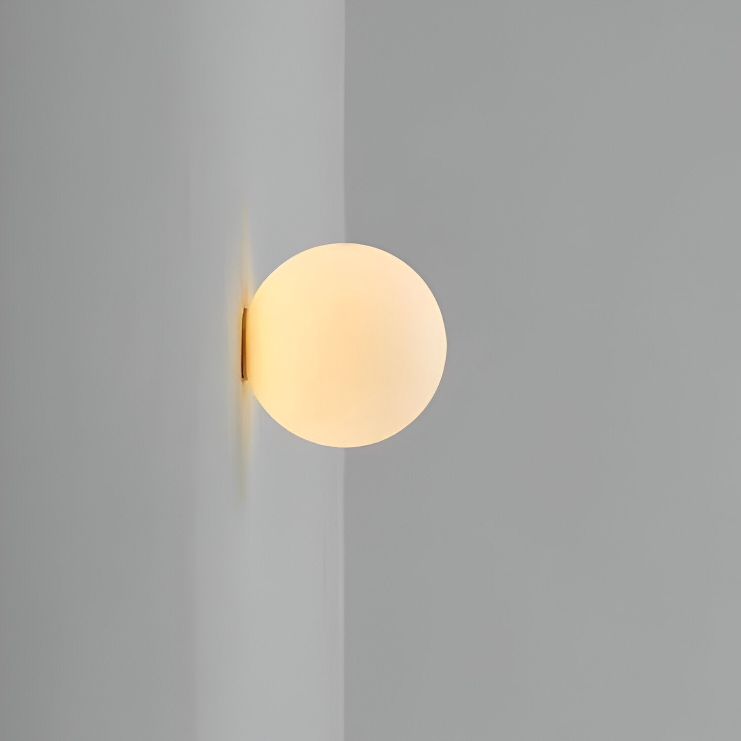 Moktan Sabai Minimalist Round Glass Wall Sconce LED 1-Light
