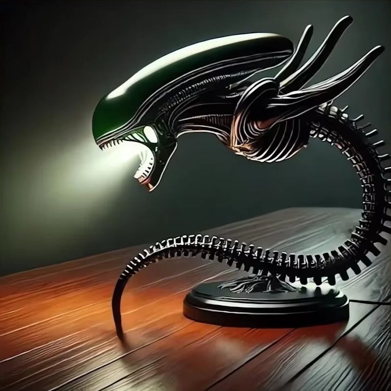 Moktan Sabai Xenomorph Alien Desk Lamp LED Resin USB Sci-Fi Collectible Light Predator
