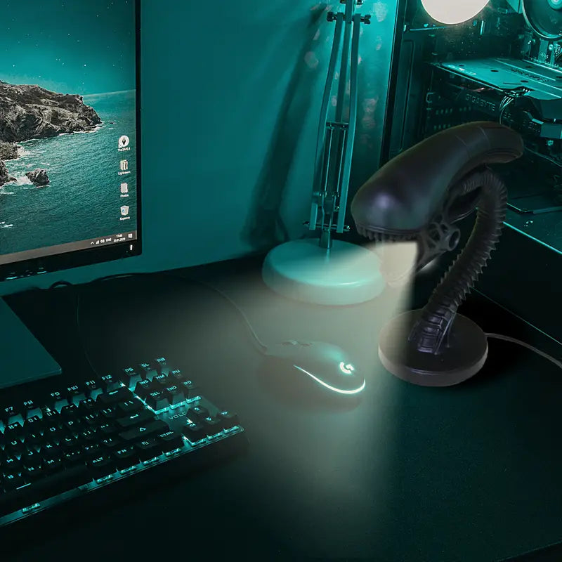 Moktan Sabai Xenomorph Alien Desk Lamp LED Resin USB Sci-Fi Collectible Light
