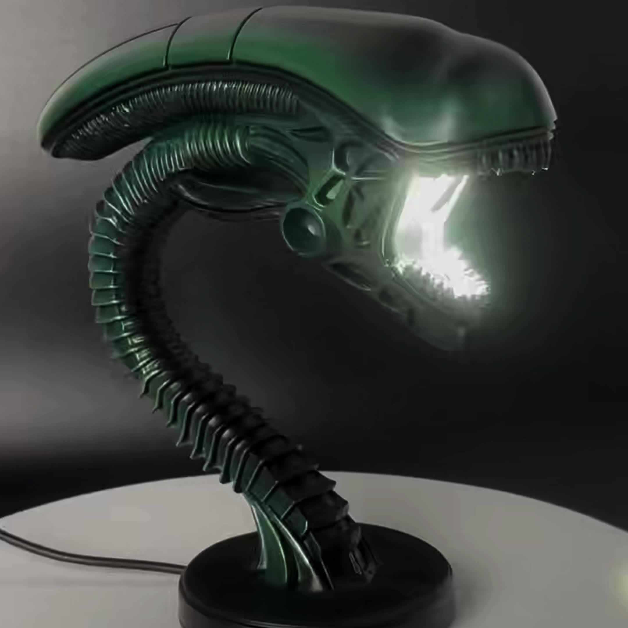 Moktan Sabai USB Alien Head Lamp – Sci-Fi Resin Desk Light for Bedroom, Office & Halloween Decor