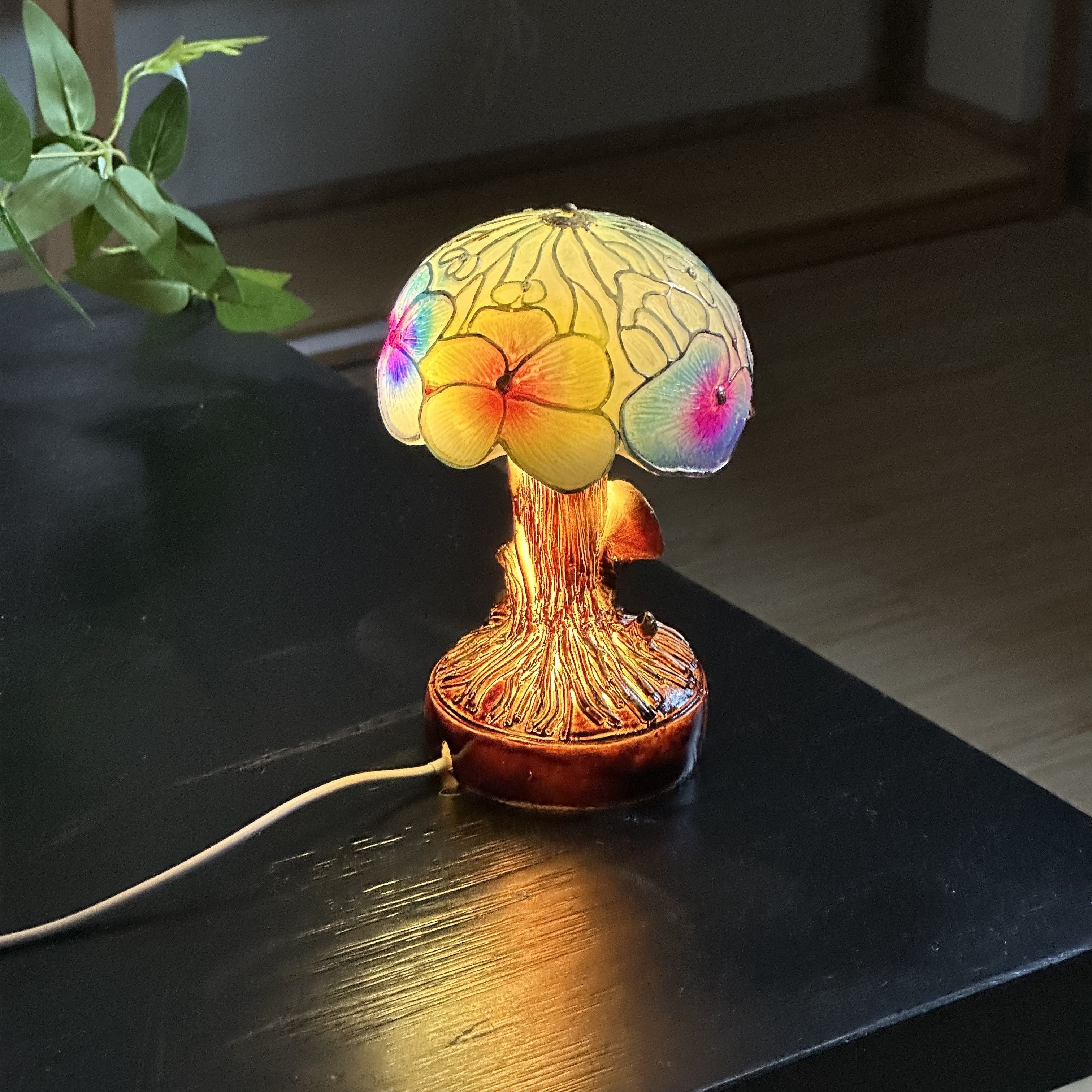 Moktan Sabai USB Resin Mushroom Lamp – Hand-Painted LED Night Light for Bedroom or Holiday Decor