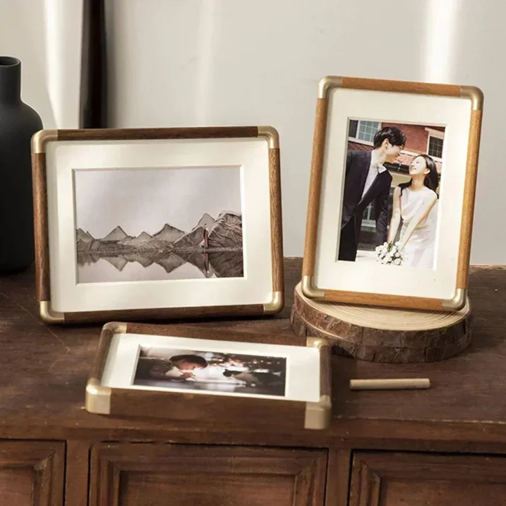 Moktan Sabai ClearView | Acrylic Desktop Photo Frame with Magnetic Closure