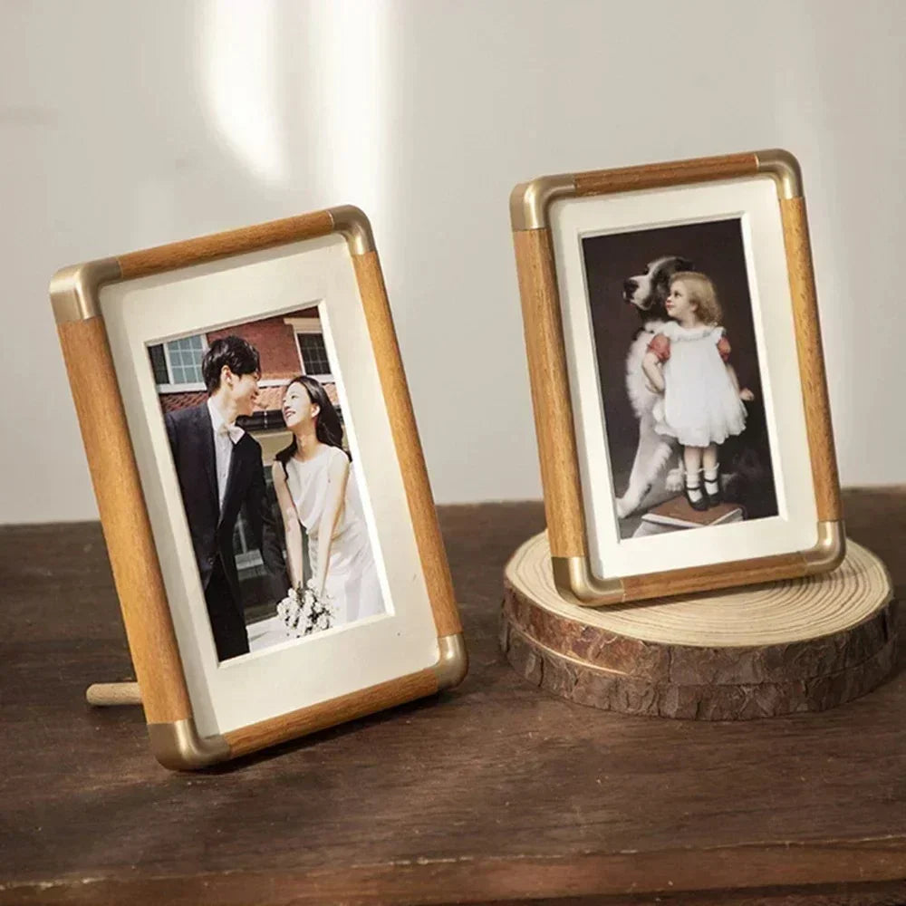 Moktan Sabai ClearView | Acrylic Desktop Photo Frame with Magnetic Closure