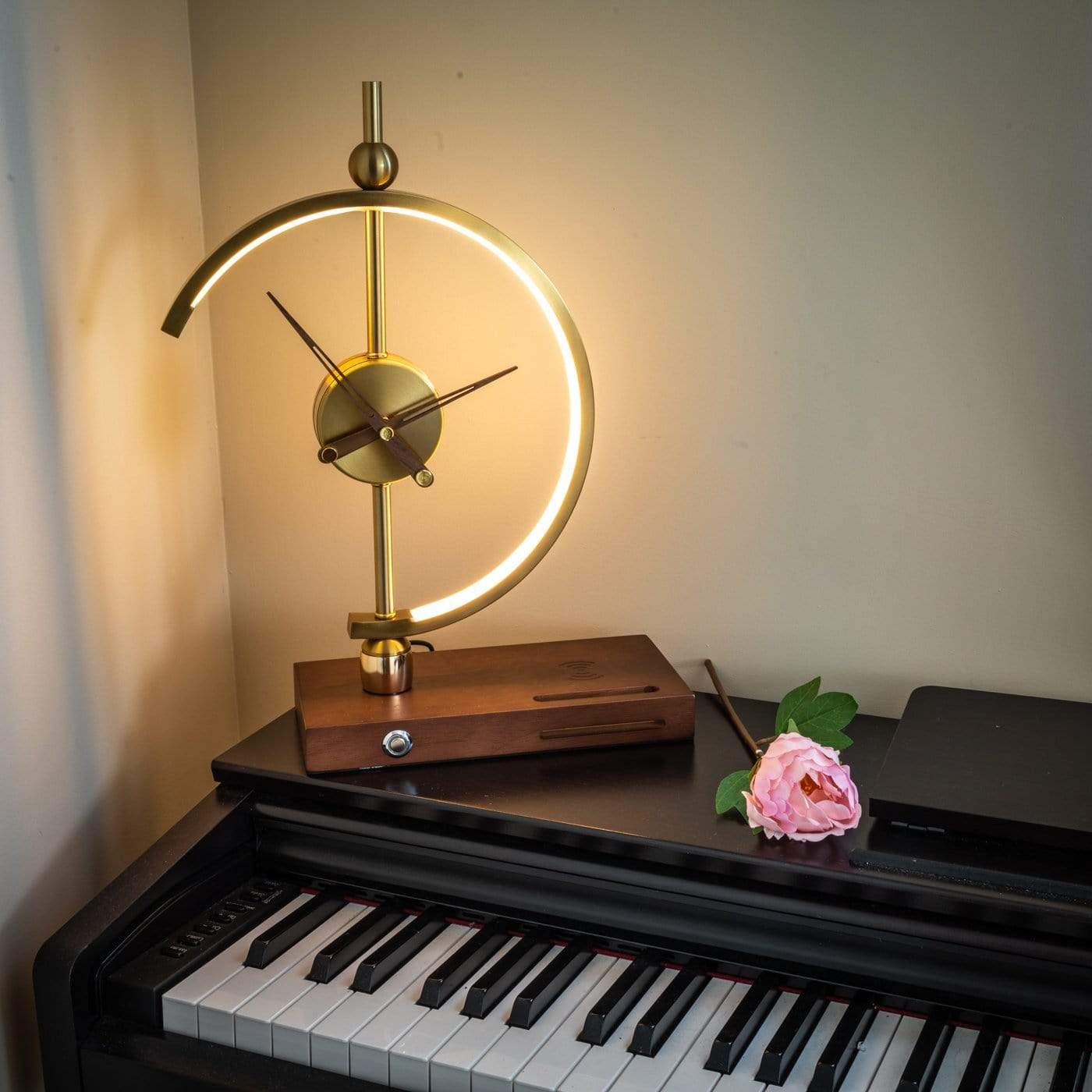 Moktan Sabai NagoyaLight LED Table Lamp – Wireless Charging Clock Dimmable Desk Lamp