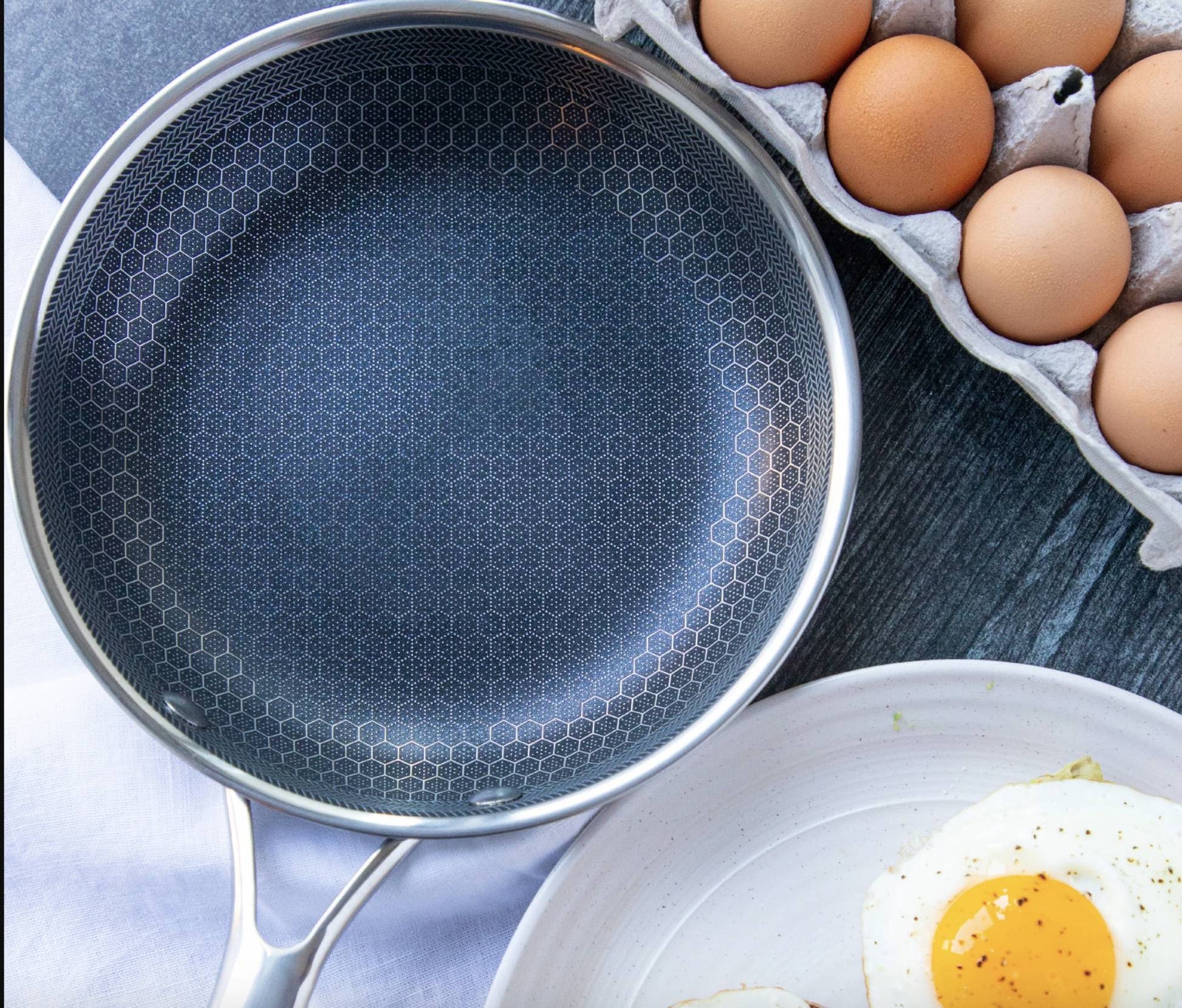 Moktan Sabai ChefSeries | Stainless Steel Frying Pan with Honeycomb Texture | Scratch-Resistant Non-Stick Coating for Even Cooking