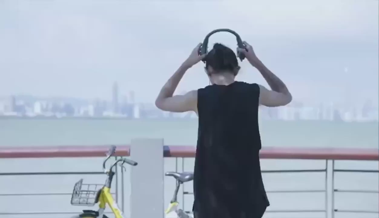 Load video: Portable Neck Fan | Bladeless Design with Rechargeable Battery | Lightweight Cooling Solution for Instant Comfort